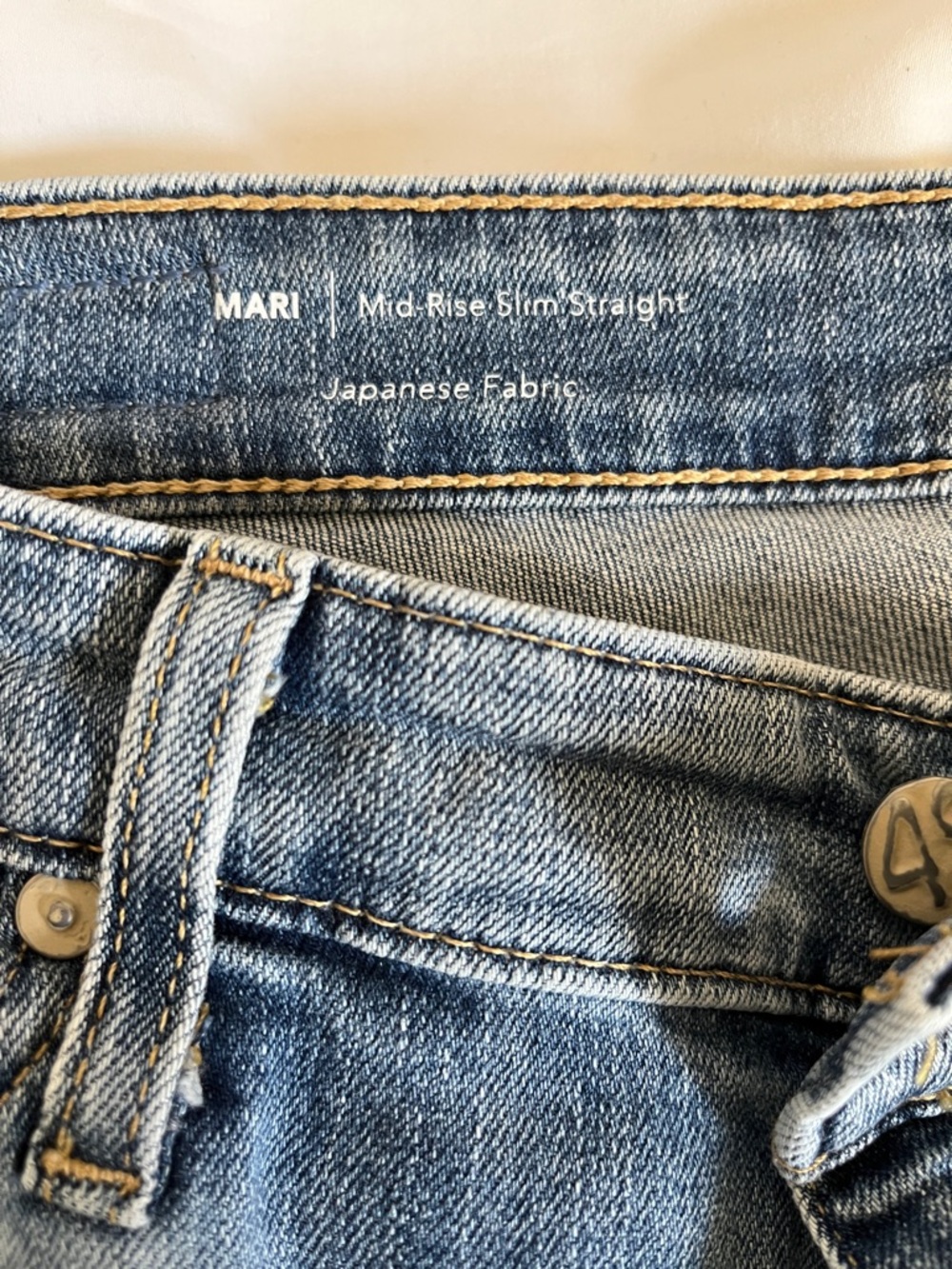 Agolde MARI Mid-Rise Slim Straight Jeans in Light Blue size 29